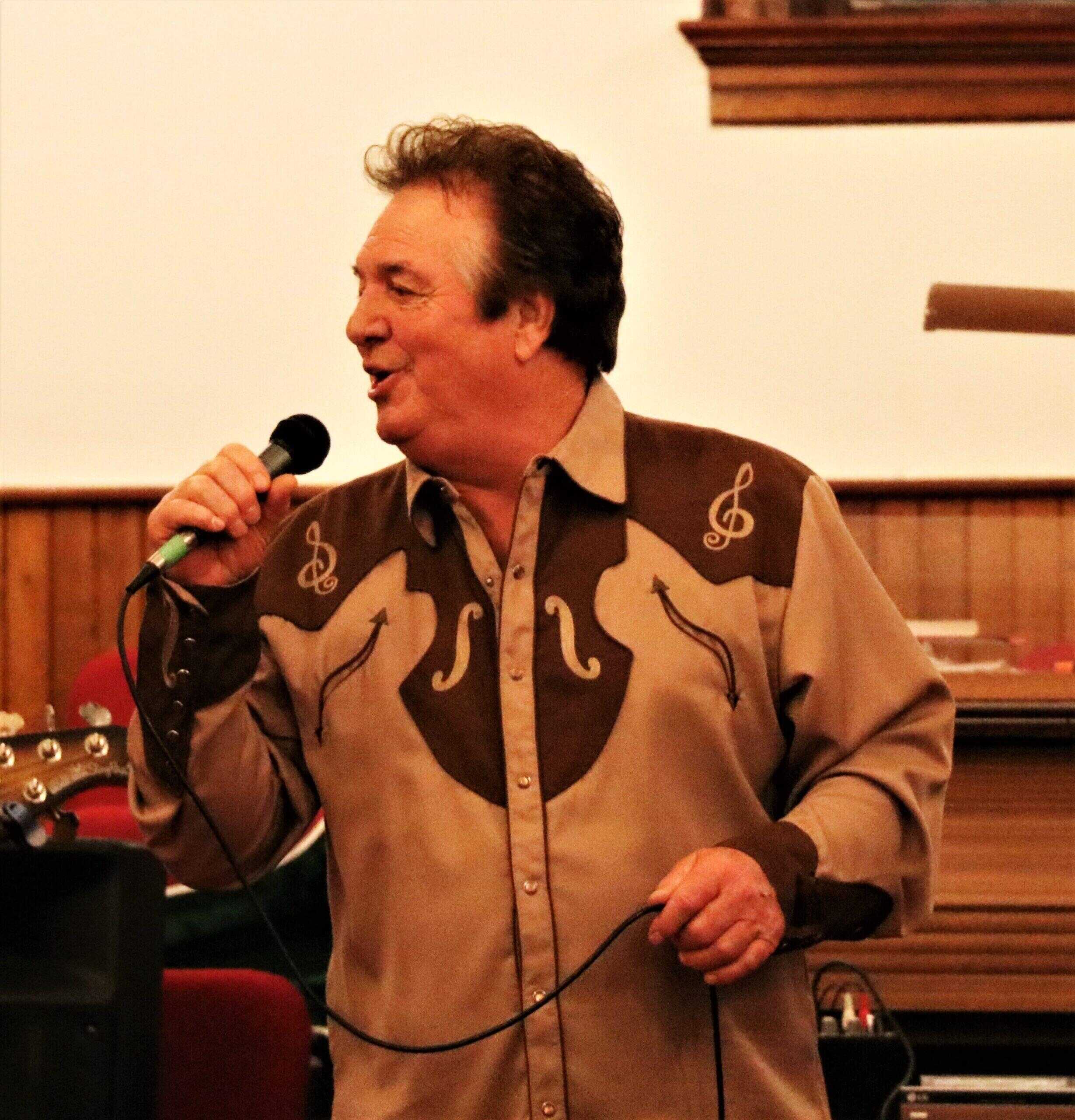 https://cdn.indiemusicreviews.net/images/a-moving-powerful-country-album-frank-spinney-presents-songs-from-the-heart-honky-tonk-on-broadway.jpg
