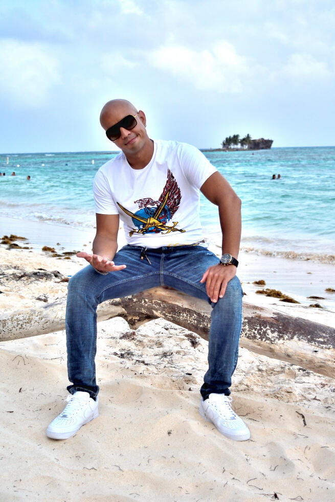 https://cdn.indiemusicreviews.net/images/a-new-powerhouse-in-the-vibrant-reggae-and-afro-beats-world-bilingual-sensation-eezzbeats-unveils-new-single.jpg