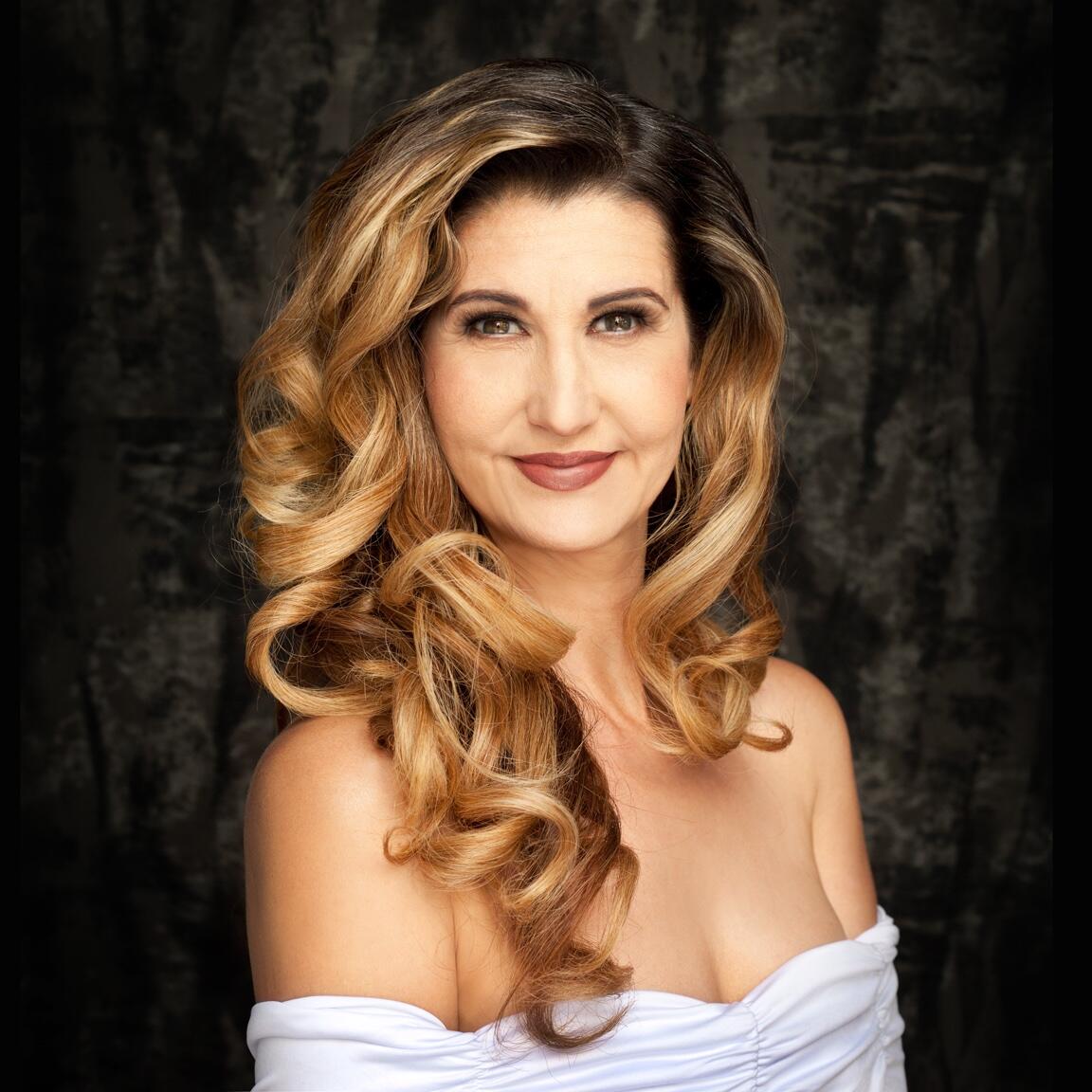 https://cdn.indiemusicreviews.net/images/a-sensational-country-opera-crossover-grammy-nominated-singer-sonia-kazarova-marks-debut-with-desperado-debutante.jpg