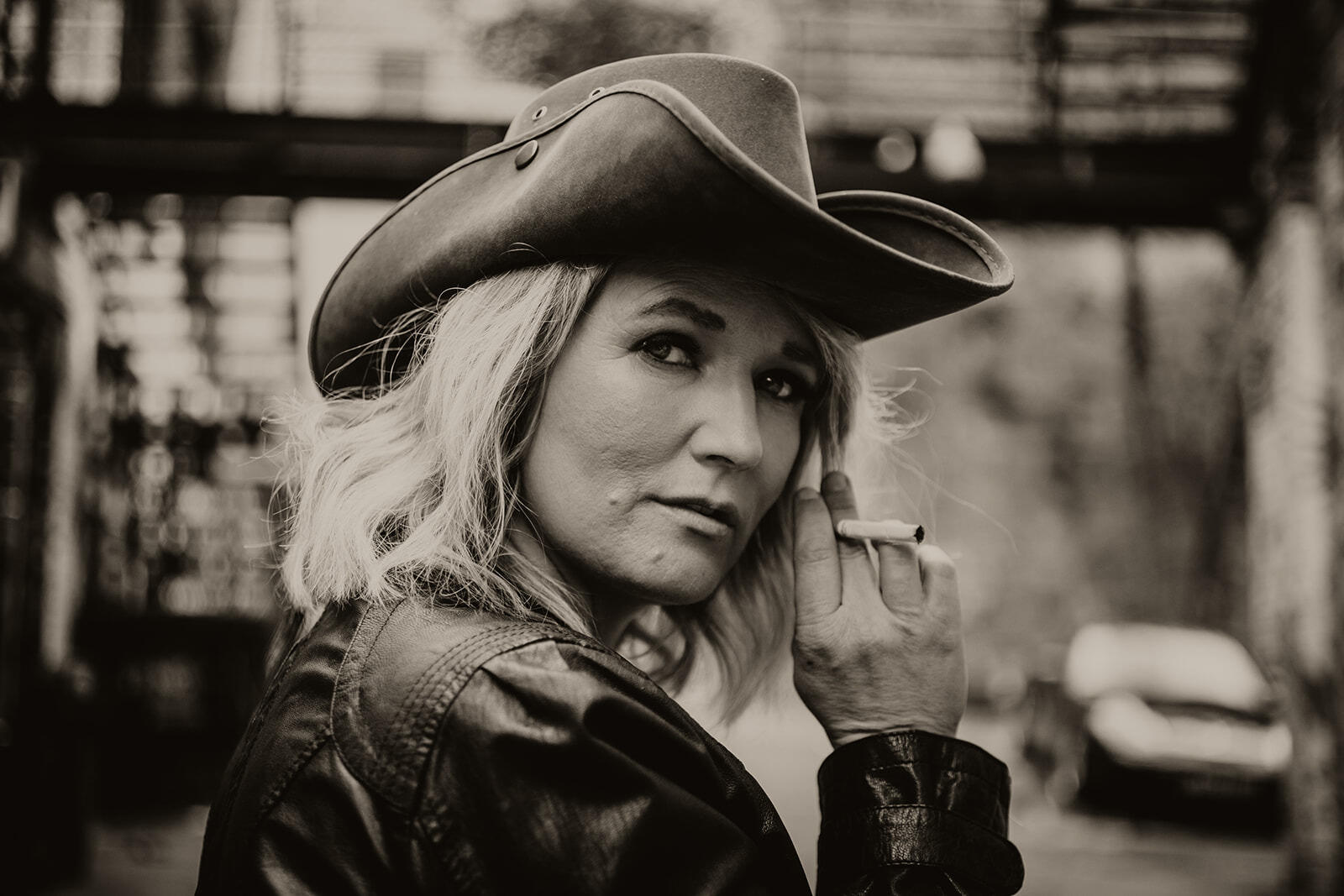 https://cdn.indiemusicreviews.net/images/an-authentic-sound-and-an-honest-story-to-tell-betty-roots-presents-unique-new-single-black-betty.jpg
