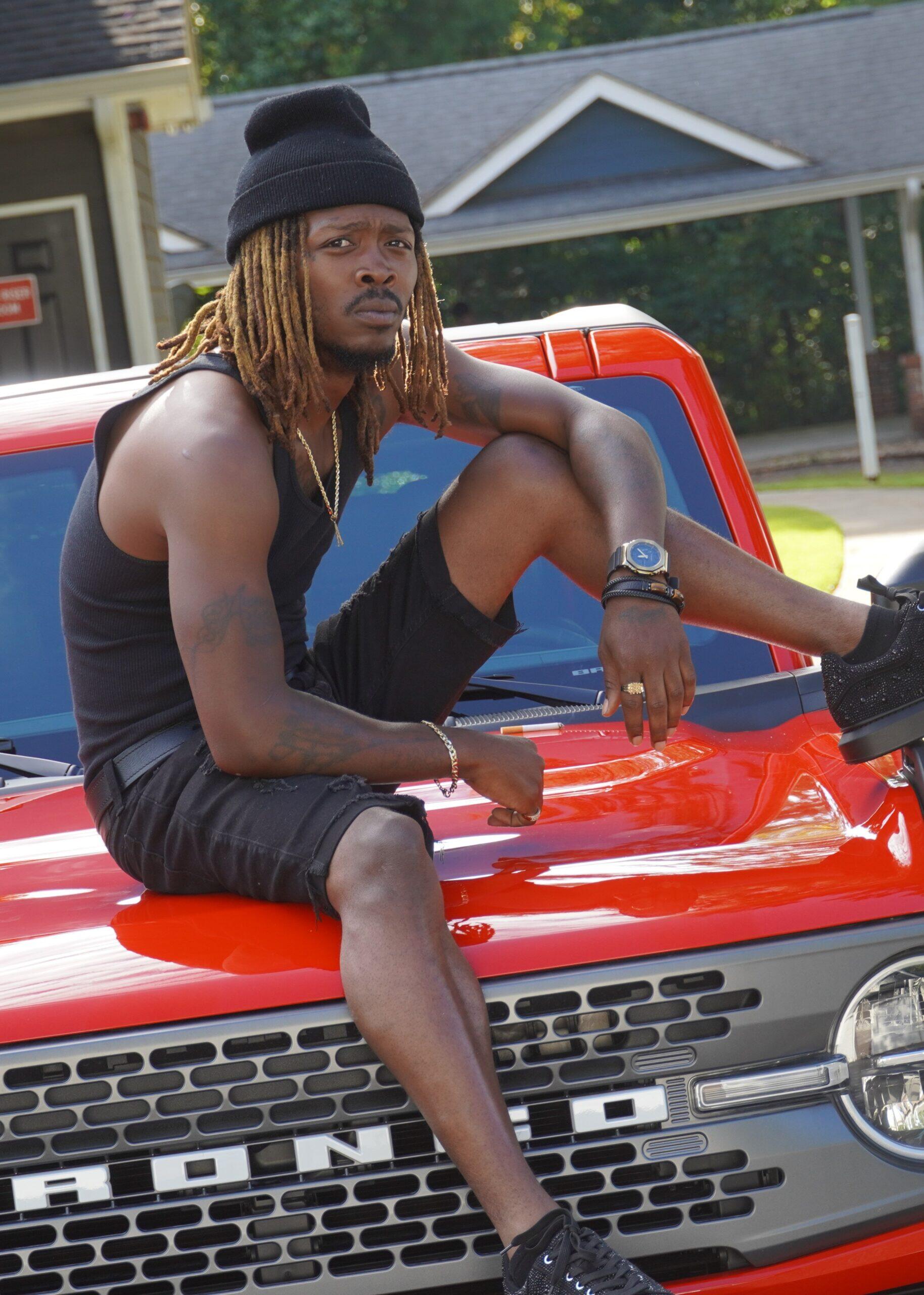 https://cdn.indiemusicreviews.net/images/an-unwavering-artist-with-a-powerful-impact-its-loyalty-delivers-unique-hip-hop-record-dont-look-back.jpg