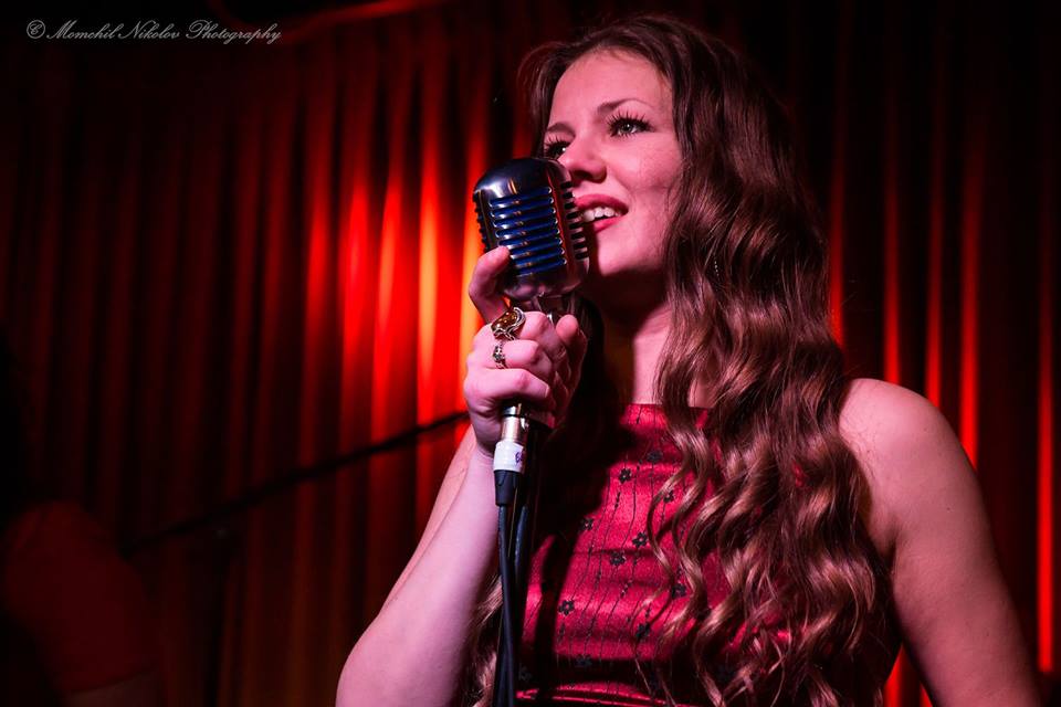 https://cdn.indiemusicreviews.net/images/andria-simone-evolve.jpg