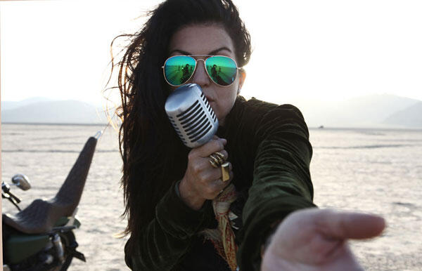 https://cdn.indiemusicreviews.net/images/angie-and-the-deserters-blood-like-wine.jpg