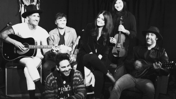 https://cdn.indiemusicreviews.net/images/angie-and-the-deserters-stay.png