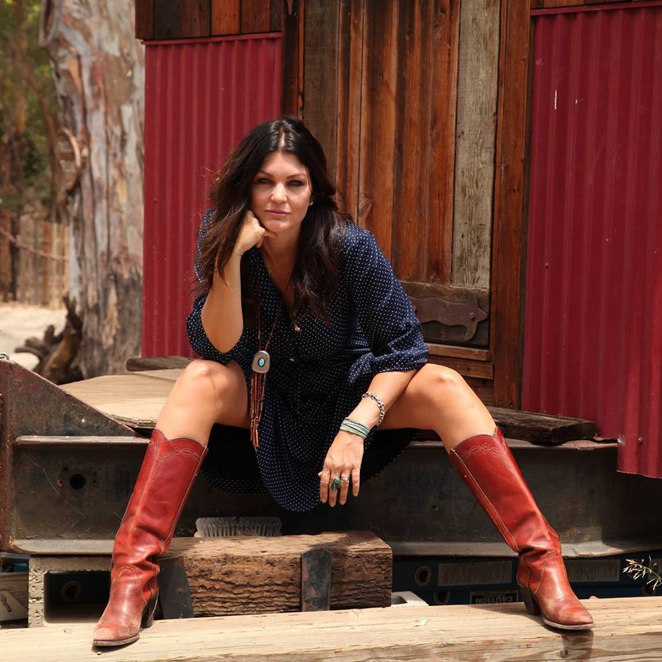 https://cdn.indiemusicreviews.net/images/angie-and-the-deserters-you.jpg