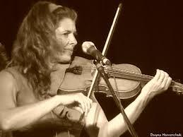 https://cdn.indiemusicreviews.net/images/anne-lindsay-soloworks.jpg