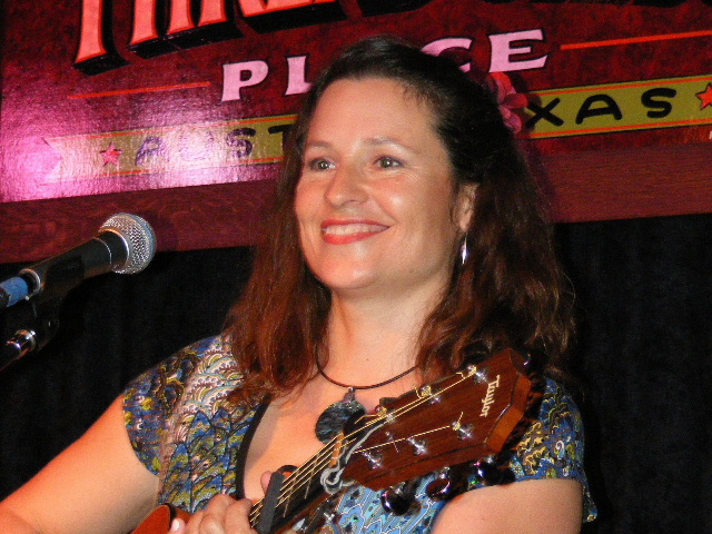 https://cdn.indiemusicreviews.net/images/audrey-auld.jpg
