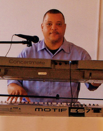 https://cdn.indiemusicreviews.net/images/big-den-records-ceo-dennis-jones.jpg