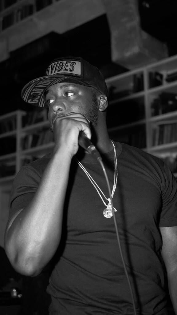 https://cdn.indiemusicreviews.net/images/black-realz-sets-the-industry-abuzz-with-his-latest-single-closer.jpg