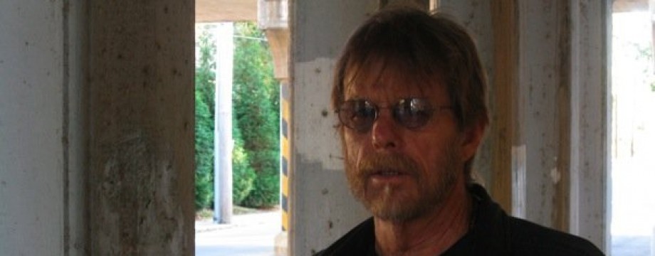 https://cdn.indiemusicreviews.net/images/bob-frank-she-pawned-her-diamond-for-some-gold.jpg