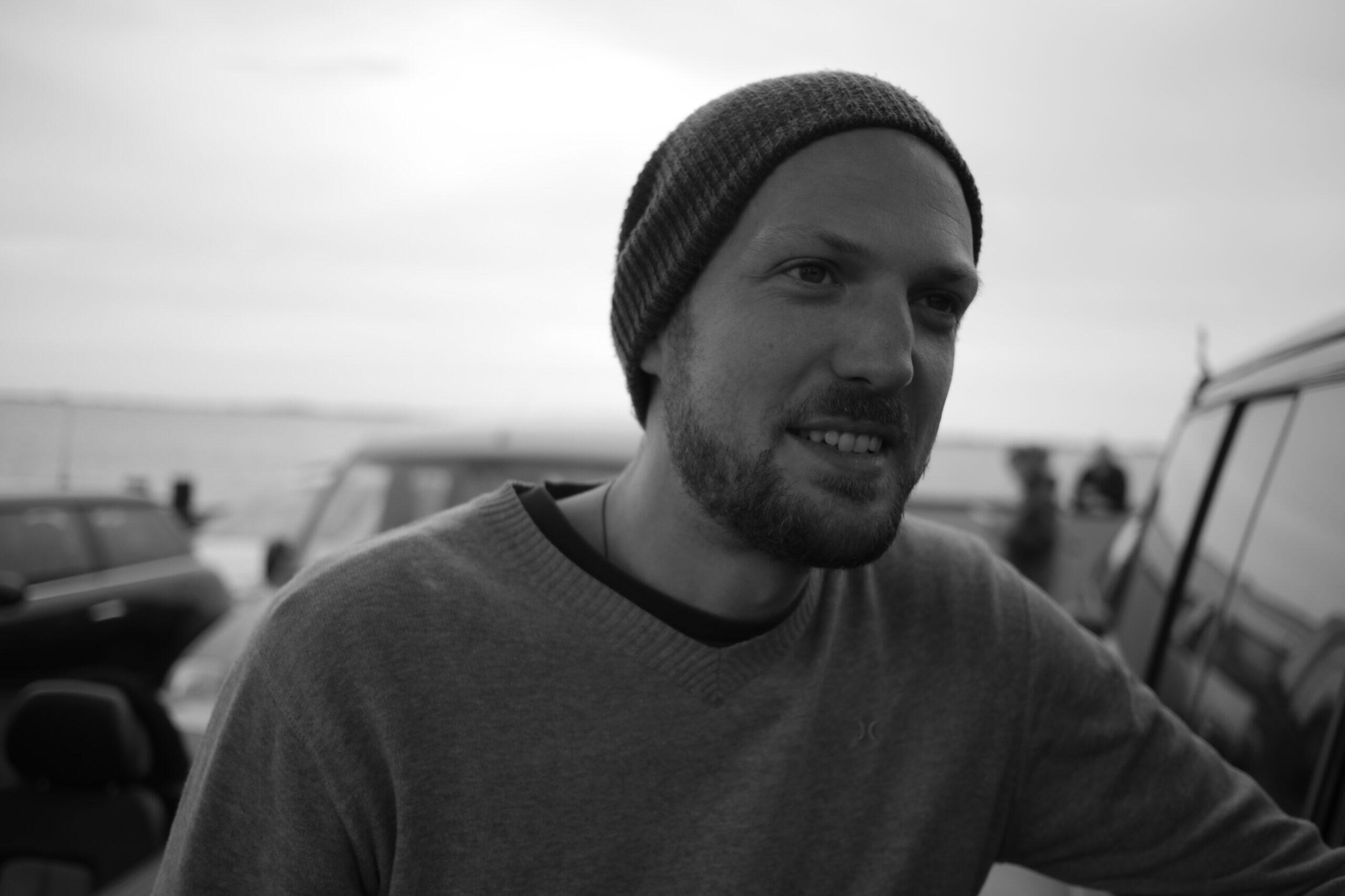 https://cdn.indiemusicreviews.net/images/breacs-releases-debut-album-under-low-pressure-an-immersive-journey-through-electronic-sounds-and-urban-beats.jpg