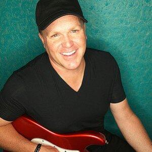 https://cdn.indiemusicreviews.net/images/brent-daniels-every-road-has-a-turn-2.jpg