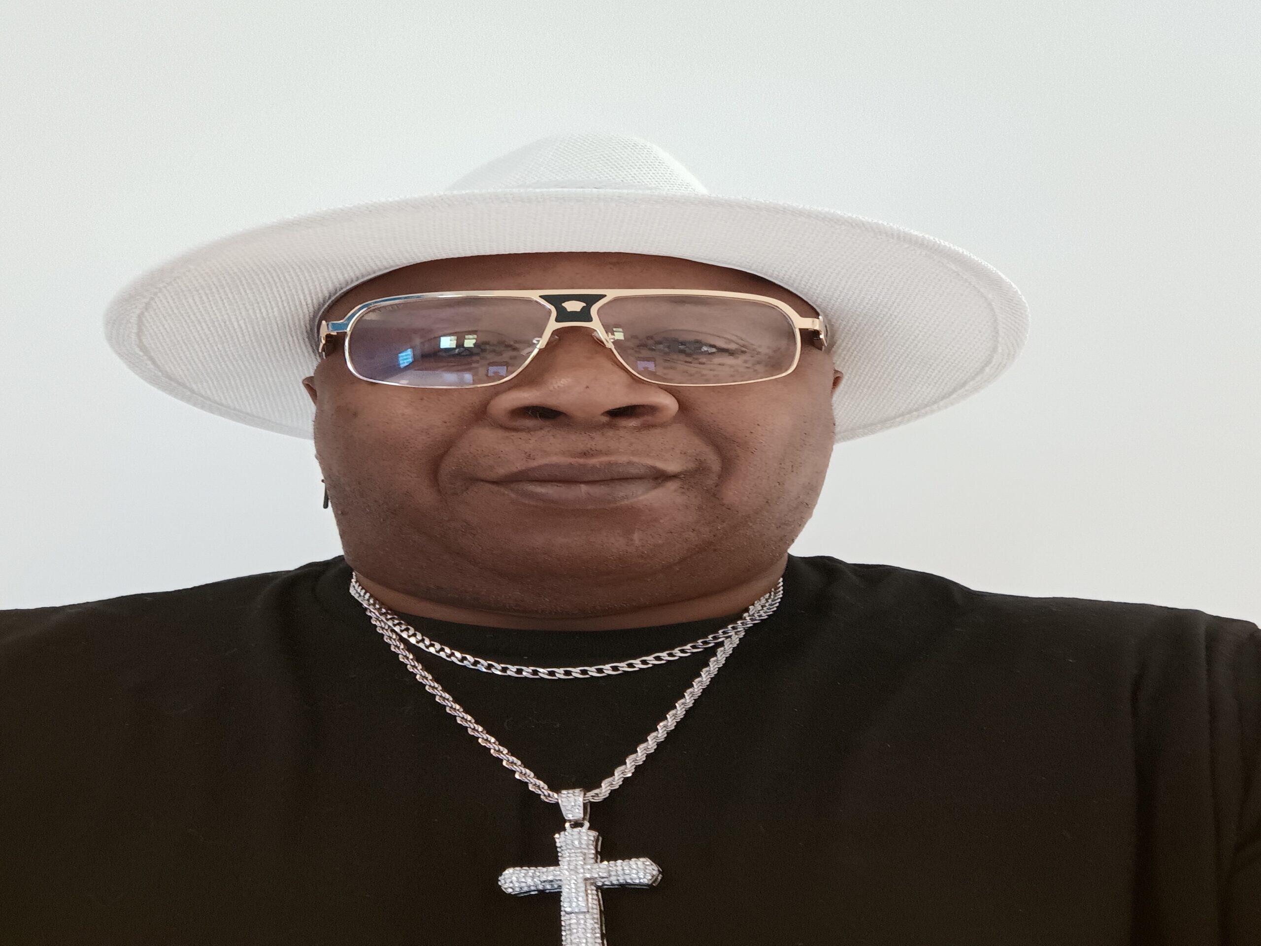 https://cdn.indiemusicreviews.net/images/bridging-the-gap-in-gospel-music-for-the-young-and-the-old.jpg