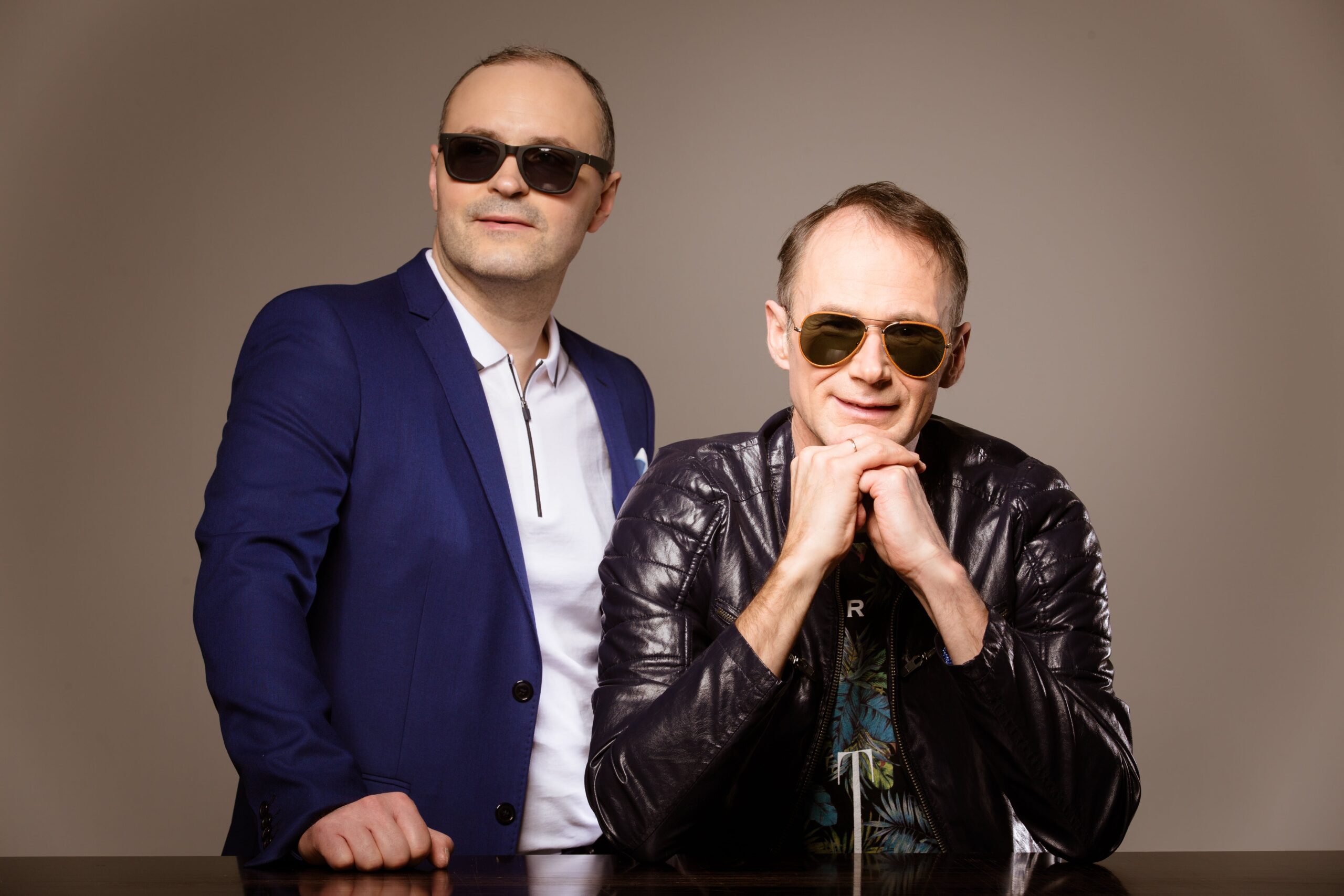 https://cdn.indiemusicreviews.net/images/channeling-immersive-synth-pop-and-riveting-new-wave-rhythms-talented-europop-duo-hameleoni-drop-new-single.jpg