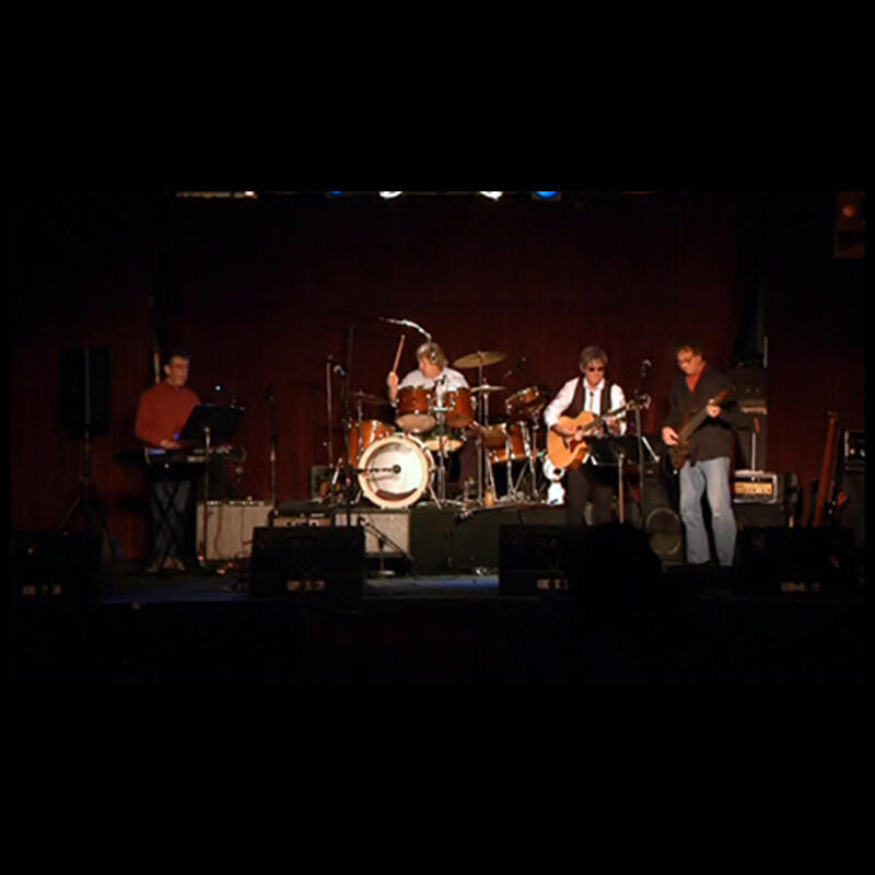 https://cdn.indiemusicreviews.net/images/christmas-the-band-rocks-bright-new-sensation.jpg