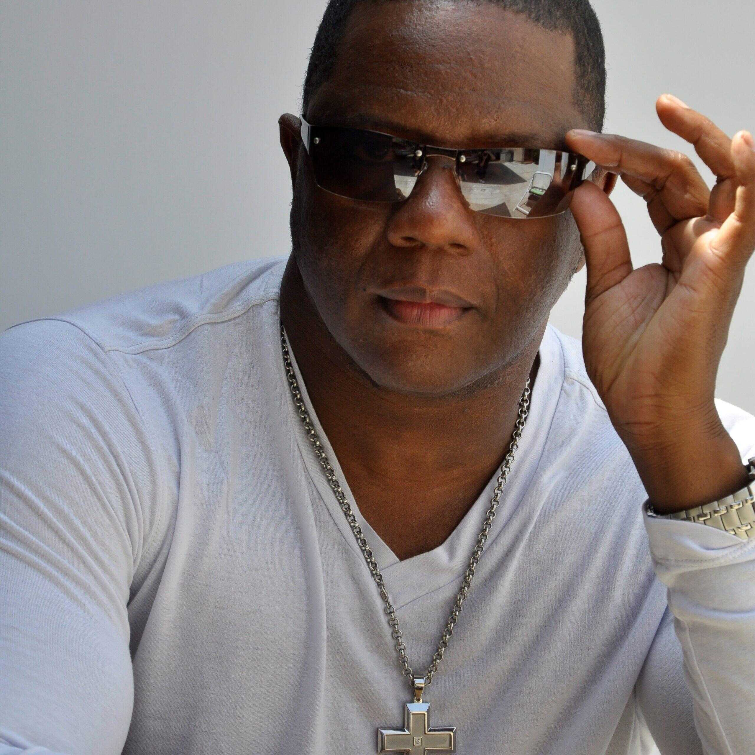 https://cdn.indiemusicreviews.net/images/consistently-introducing-fresh-new-beats-to-dance-to-passionate-singer-songwriter-recording-artist-terry-waynes-latest-two-song-package-has-fans-grooving.jpg