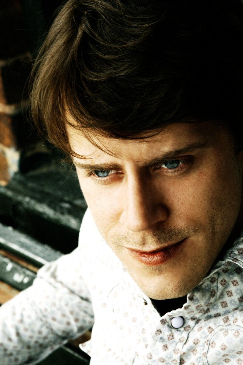 https://cdn.indiemusicreviews.net/images/country-music-singer-jason-rogers-mysteriously-comes-out-of-decade-long-disappearance-from-the-country-music-world-with-a-brand-new-music-single-lovers-lullaby.jpg