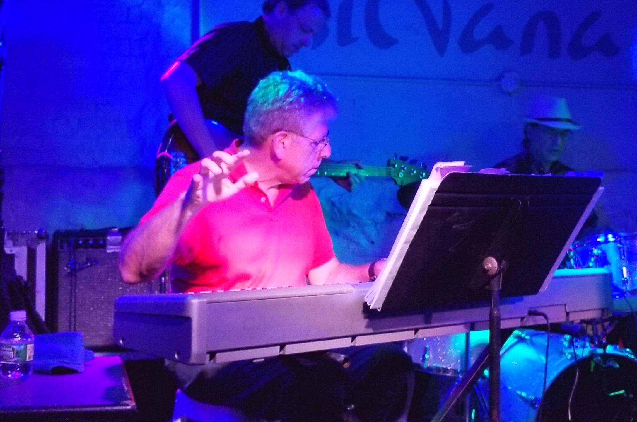https://cdn.indiemusicreviews.net/images/curating-different-sonic-approaches-philip-lentzs-new-album-echoes-a-diversity-only-few-can-master.jpg