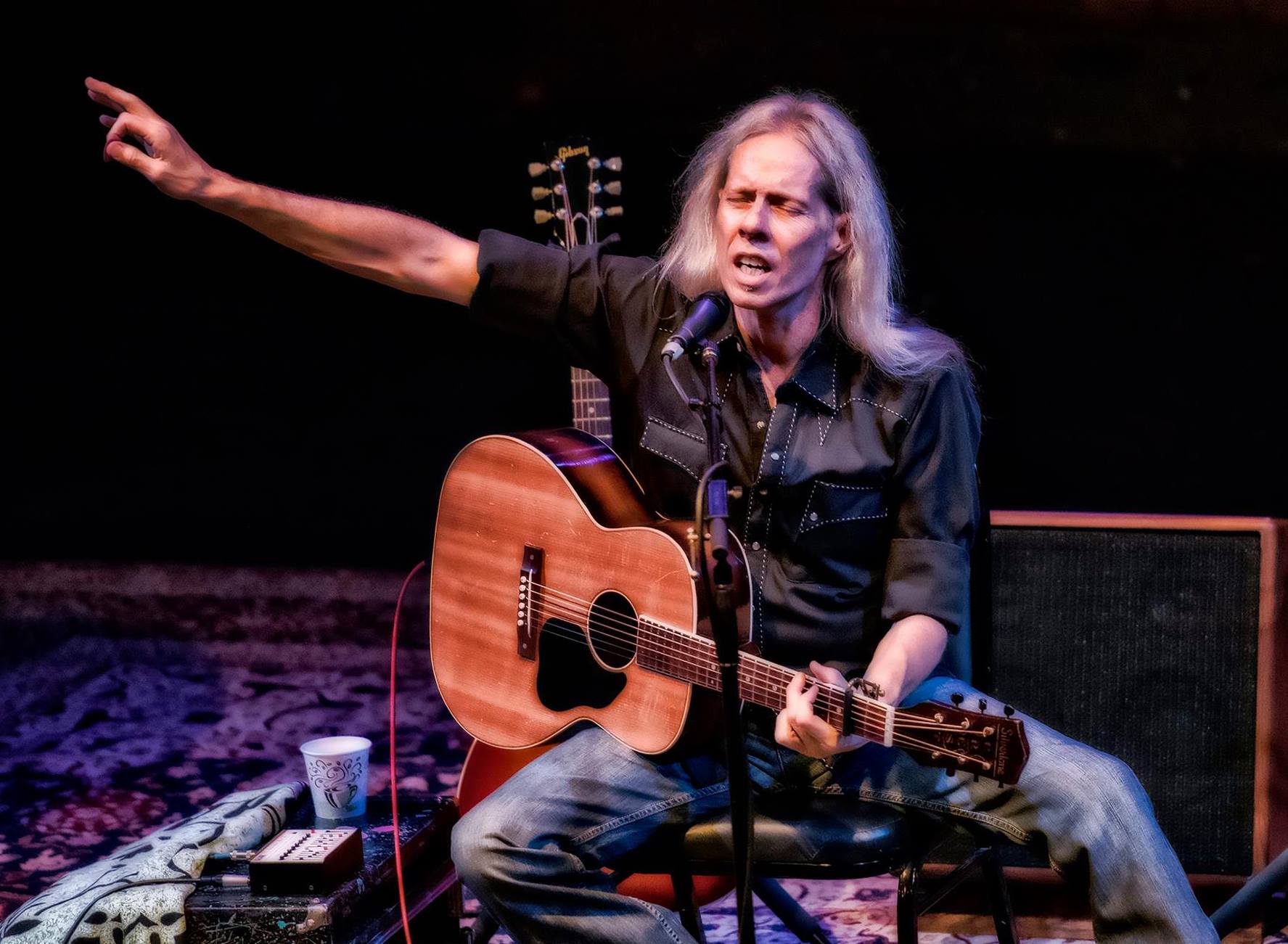 https://cdn.indiemusicreviews.net/images/danny-click-holding-up-the-sun.jpg