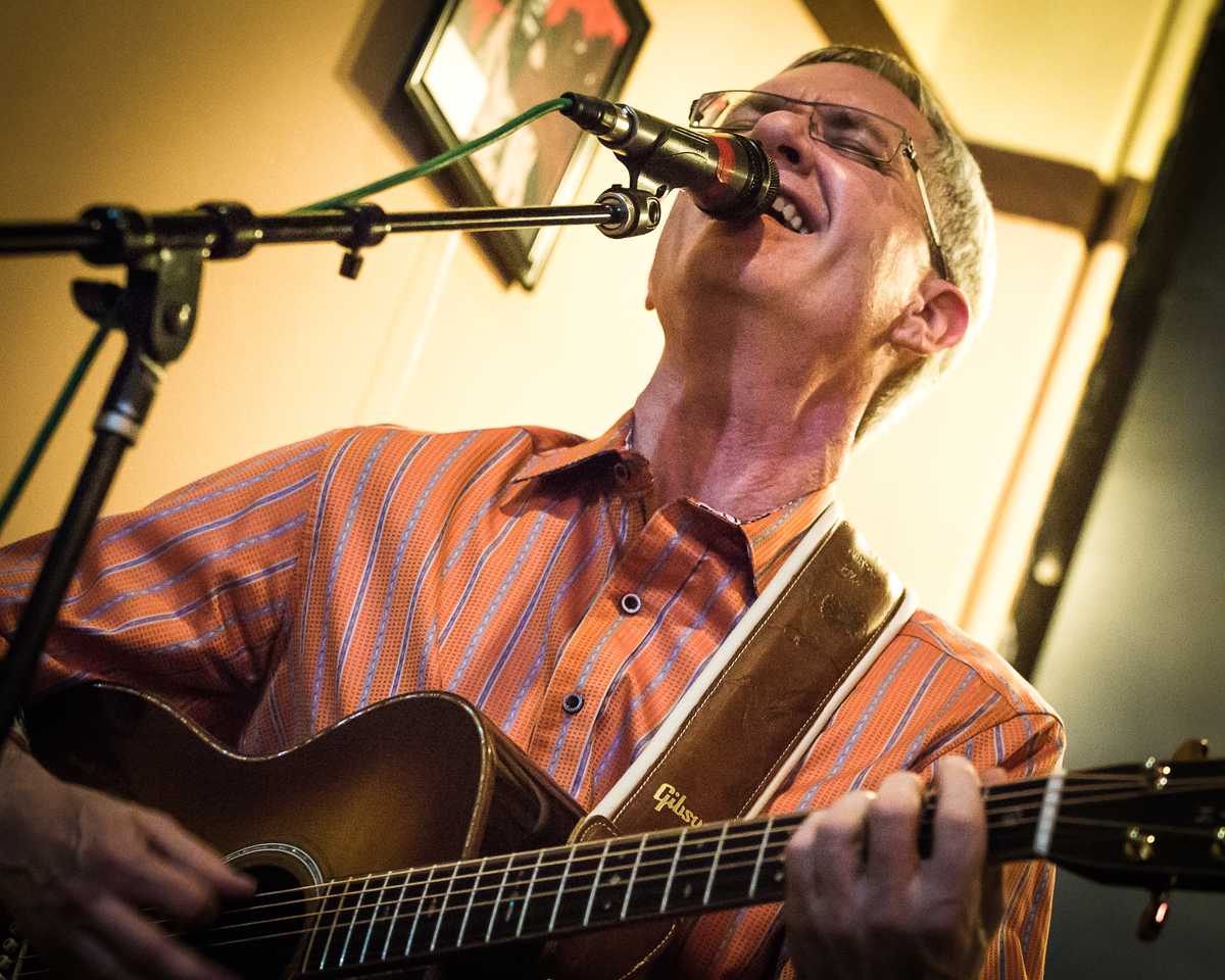 https://cdn.indiemusicreviews.net/images/dave-vargo-burning-through.jpg