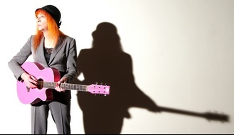 https://cdn.indiemusicreviews.net/images/dreaming-a-little-dream-with-kathy-hughes.jpg