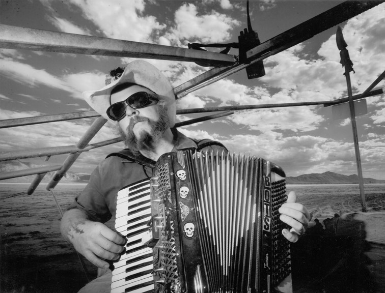 https://cdn.indiemusicreviews.net/images/dylan-blackthorn-small-flames.jpg