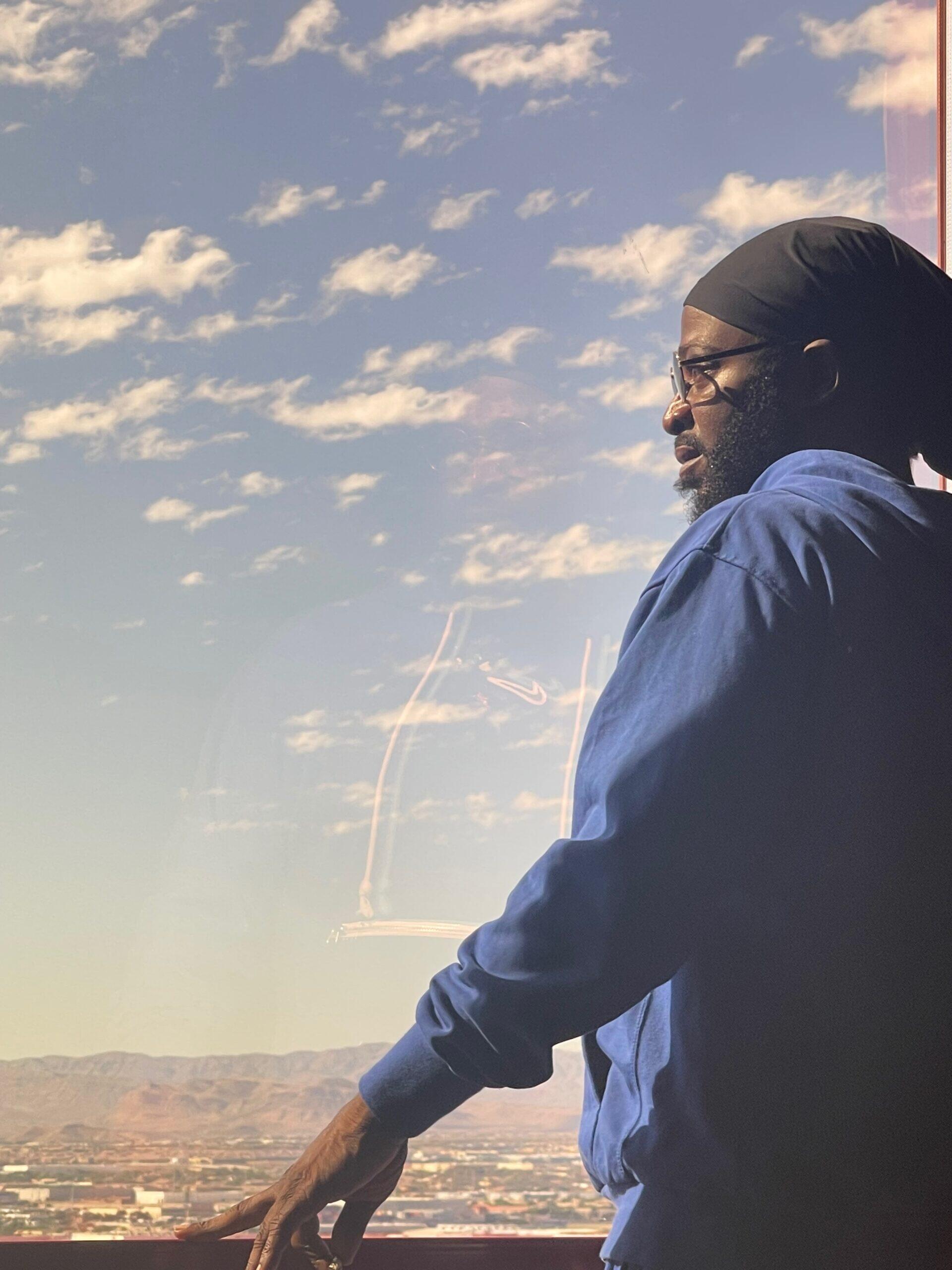 https://cdn.indiemusicreviews.net/images/elbizzle-tha-flame-spitta-ignites-the-musical-scene-with-inventive-and-electrifying-single-power-of-she.jpg