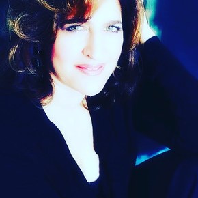 https://cdn.indiemusicreviews.net/images/ellen-woloshin-making-my-way-back-a-distinctive-voice-makes-its-mark.jpg