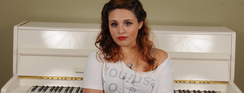 https://cdn.indiemusicreviews.net/images/ellie-perez-and-her-soft-piano-ways.jpg
