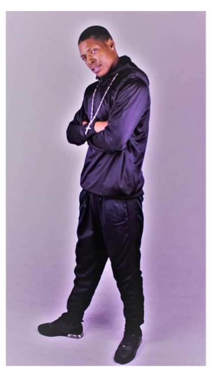 https://cdn.indiemusicreviews.net/images/embracing-the-new-seasons-feelings-and-flavors-through-memorable-hip-hop-rising-rap-icon-sir-frost-unveils-new-ep.jpg