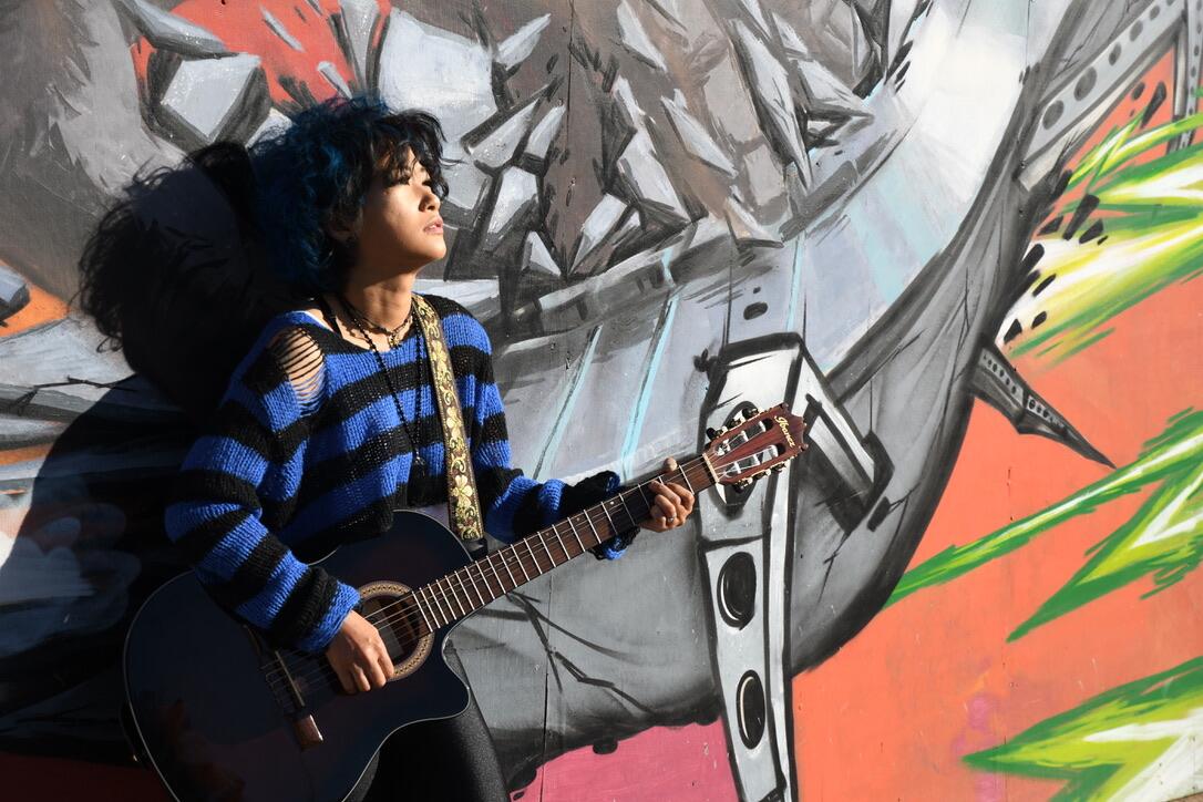 https://cdn.indiemusicreviews.net/images/exploring-life-and-love-with-spellbinding-lyricism-and-sensory-poetry-dynamic-vietnamese-american-artist-lolah-unveils-new-single.jpg
