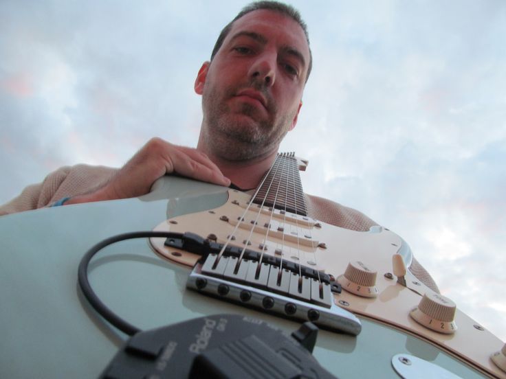 https://cdn.indiemusicreviews.net/images/ian-bouras-absence-live-looping.jpg