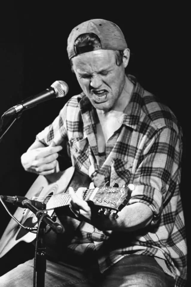 https://cdn.indiemusicreviews.net/images/illoets-musical-passion-brings-him-to-the-surface.jpg