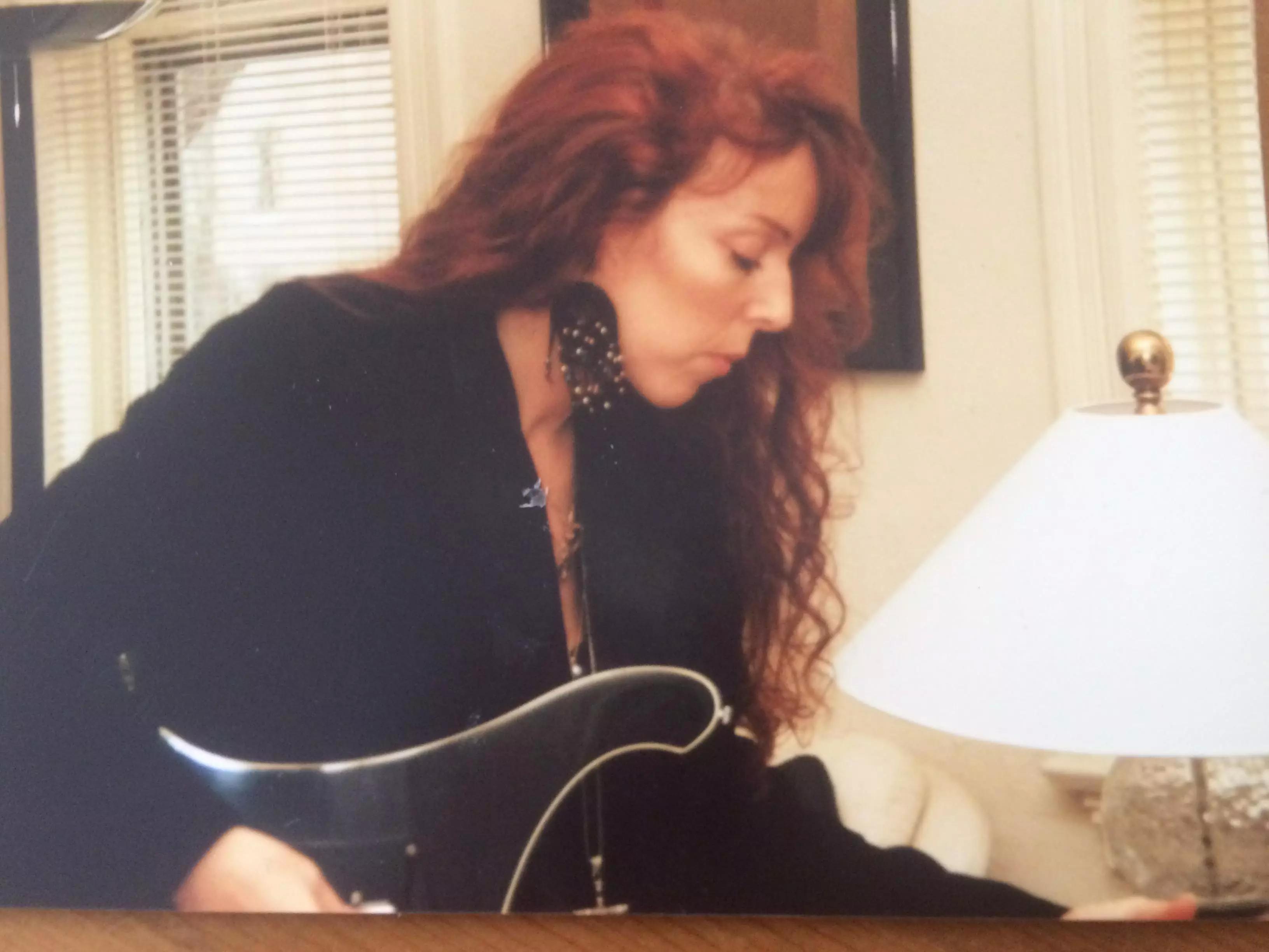 https://cdn.indiemusicreviews.net/images/introducing-musical-poet-patti-rain.jpg