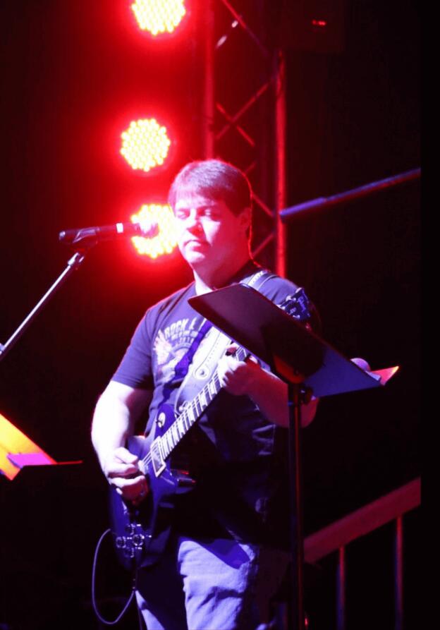 https://cdn.indiemusicreviews.net/images/introducing-seasoned-singer-songwriter-ronnie-pierce.jpg