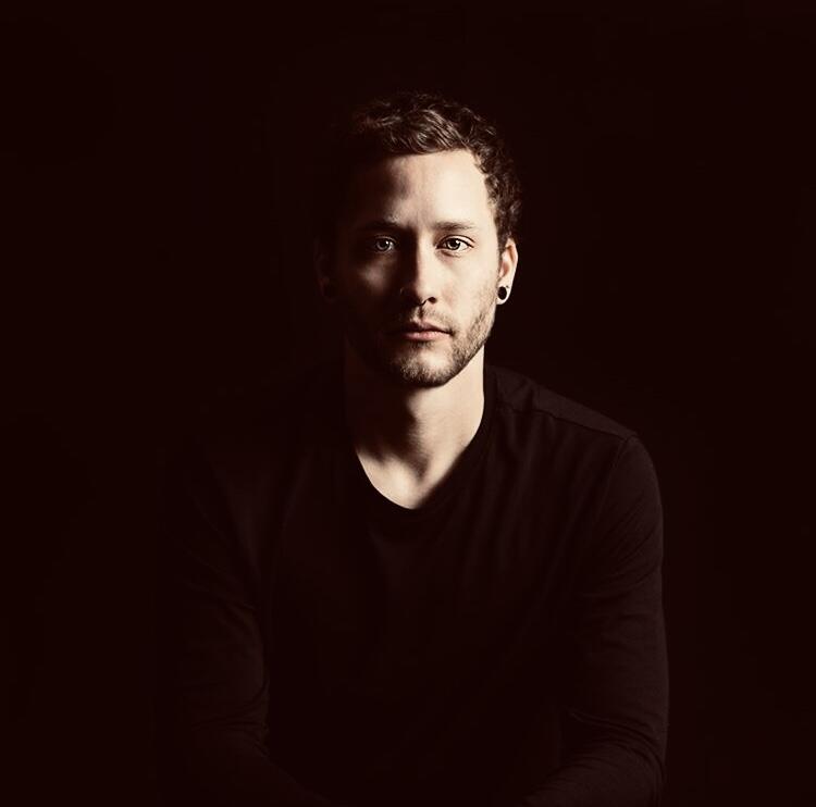 https://cdn.indiemusicreviews.net/images/introducing-the-hottest-experimental-progressive-singer-songwriter-youve-never-heard-of.jpg