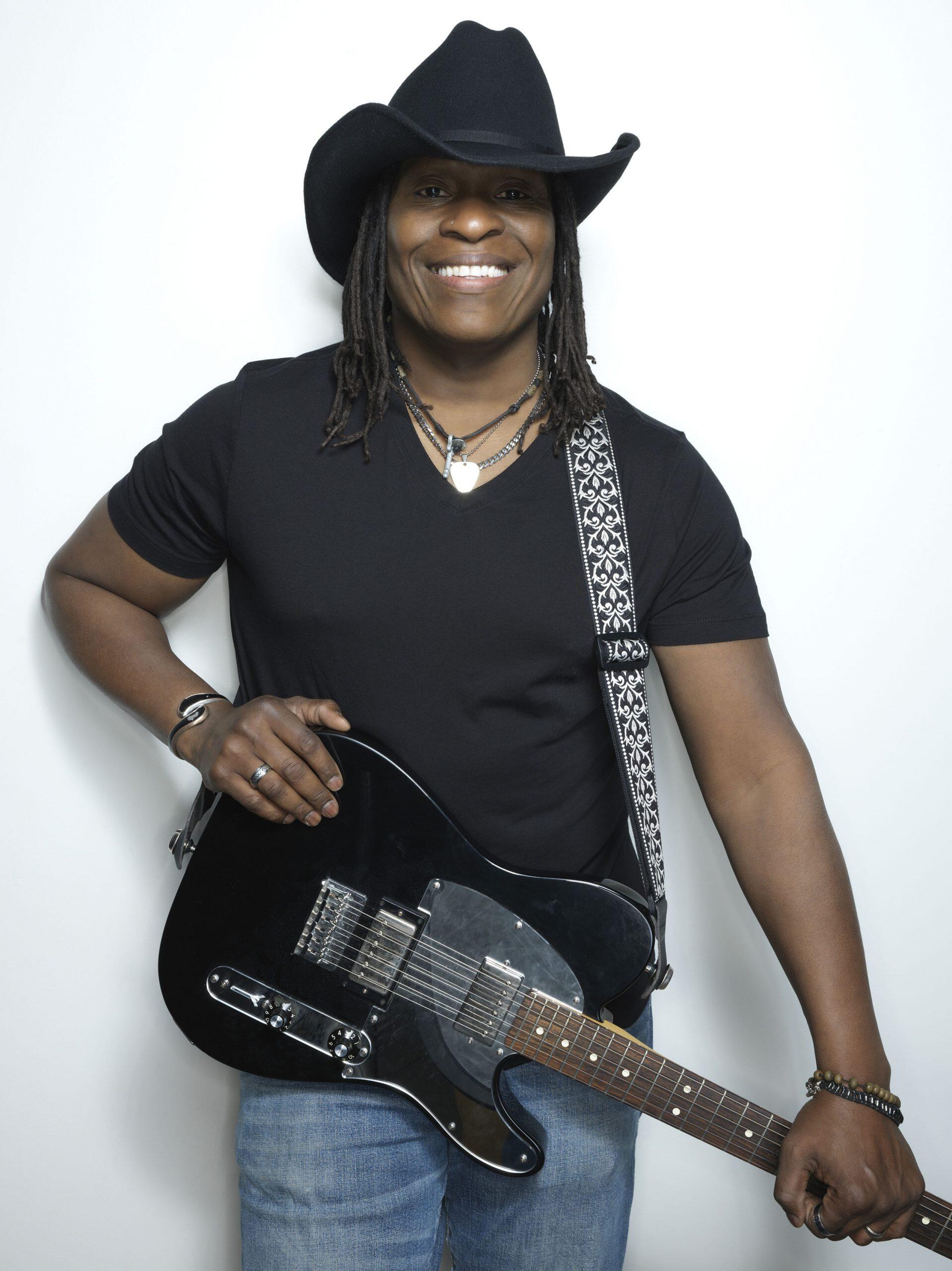 https://cdn.indiemusicreviews.net/images/introducing-to-the-world-tracey-blakes-classic-country-revival.jpg