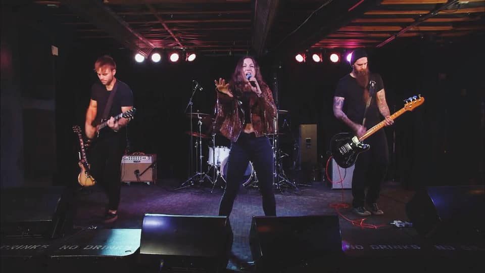 https://cdn.indiemusicreviews.net/images/jane-n-the-jungle-lucky-7-single-video.jpg