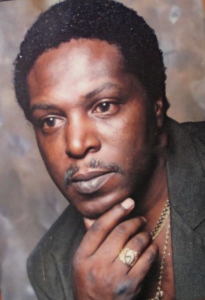 https://cdn.indiemusicreviews.net/images/jazz-it-up-with-j-shmoove-p.jpg