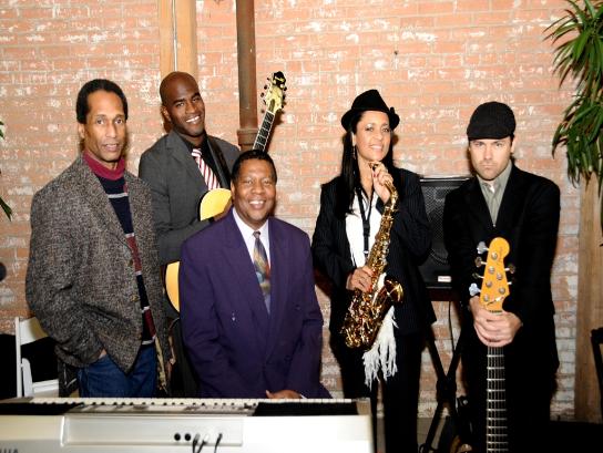 https://cdn.indiemusicreviews.net/images/jerone-and-friends-sizzle-with-cool.jpg
