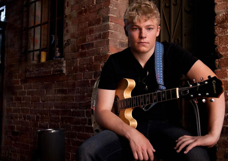 https://cdn.indiemusicreviews.net/images/jimmy-pinchak-blue-on-arrival.jpg