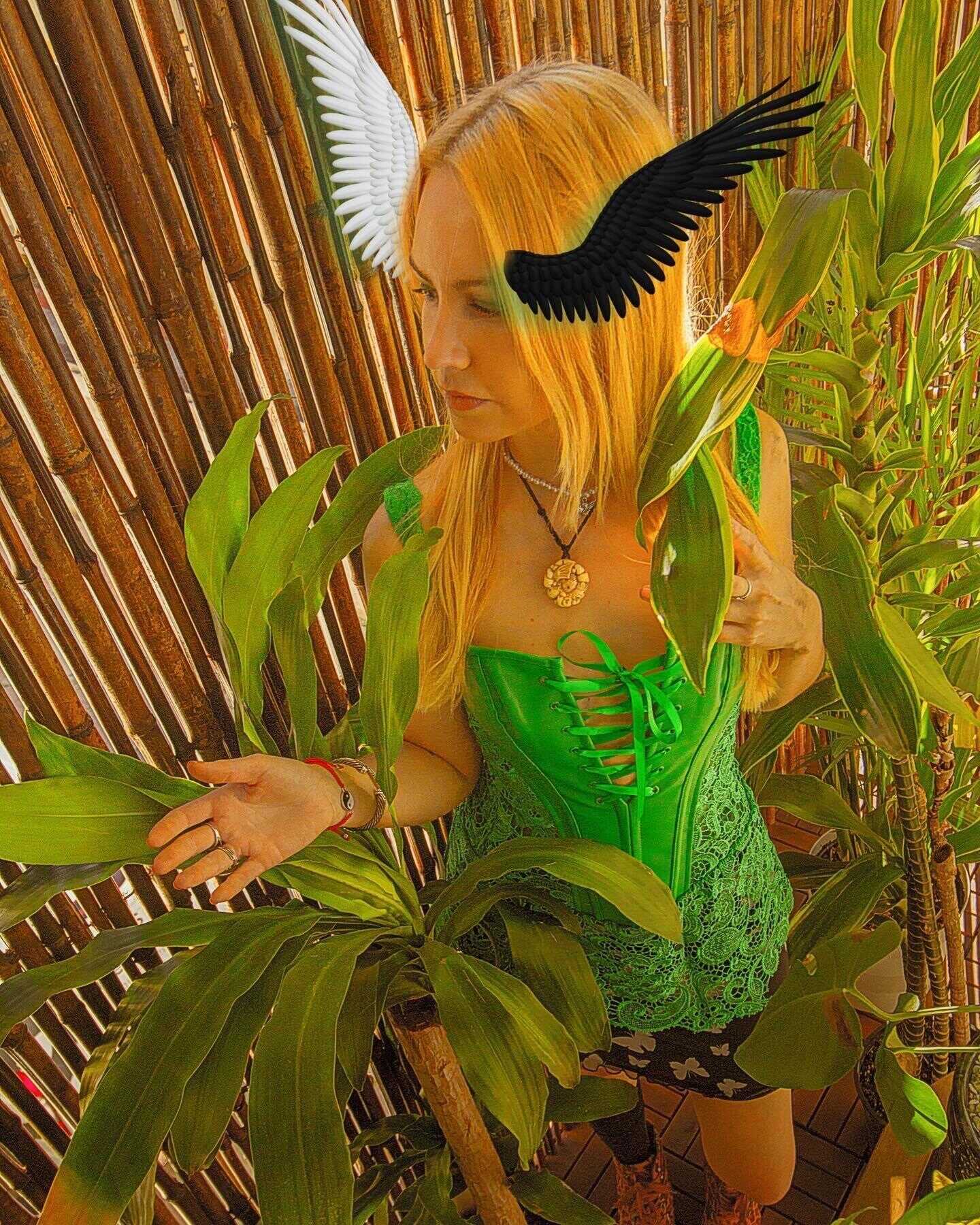 https://cdn.indiemusicreviews.net/images/kendra-the-bunnies-shocks-with-new-bold-music-video-for-a-group-of-crows-is-called-a-murder.jpg