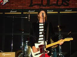 https://cdn.indiemusicreviews.net/images/lannie-flowers-live-in-nyc.jpg