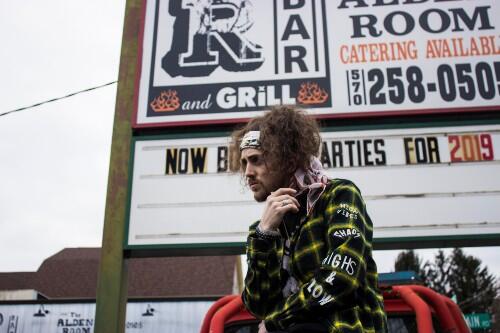 https://cdn.indiemusicreviews.net/images/lorenzothegawd-proves-bad-news-is-good-news.jpg