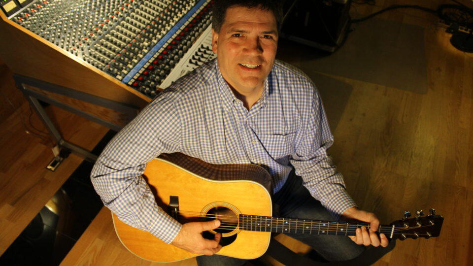 https://cdn.indiemusicreviews.net/images/martin-x-petz-broken-man.jpg