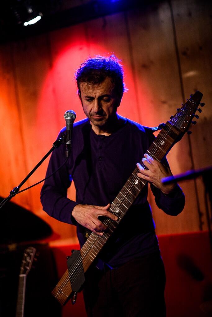 https://cdn.indiemusicreviews.net/images/meet-bright-brown-compelling-songs-on-a-chapman-stick.jpg