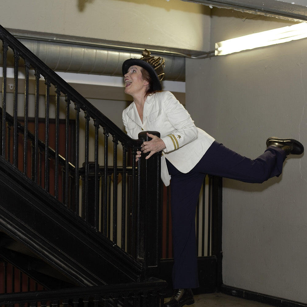 https://cdn.indiemusicreviews.net/images/melike-amjarv-melds-incredible-fusions-of-dance-pop-and-jazz.jpg