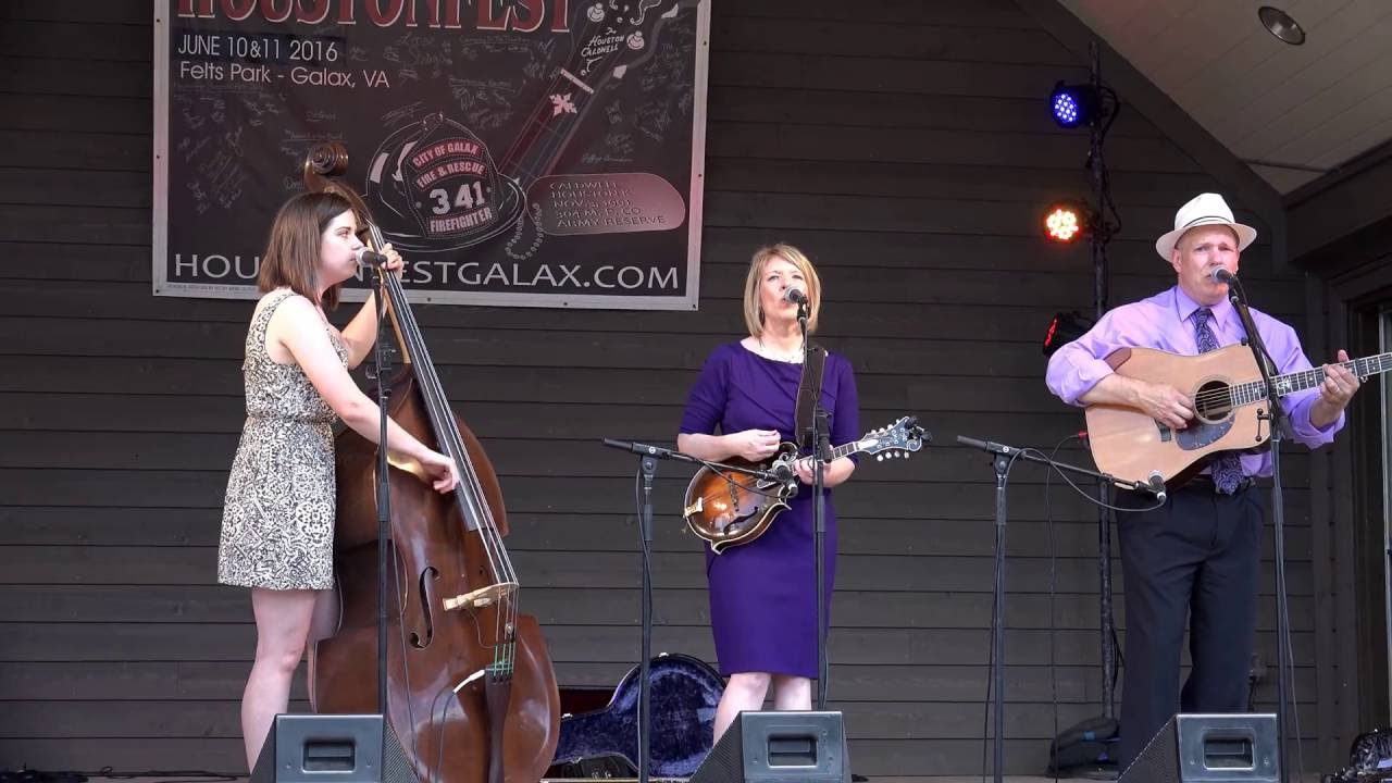 https://cdn.indiemusicreviews.net/images/michael-and-jennifer-mclain-hit-the-road-and-go.jpg
