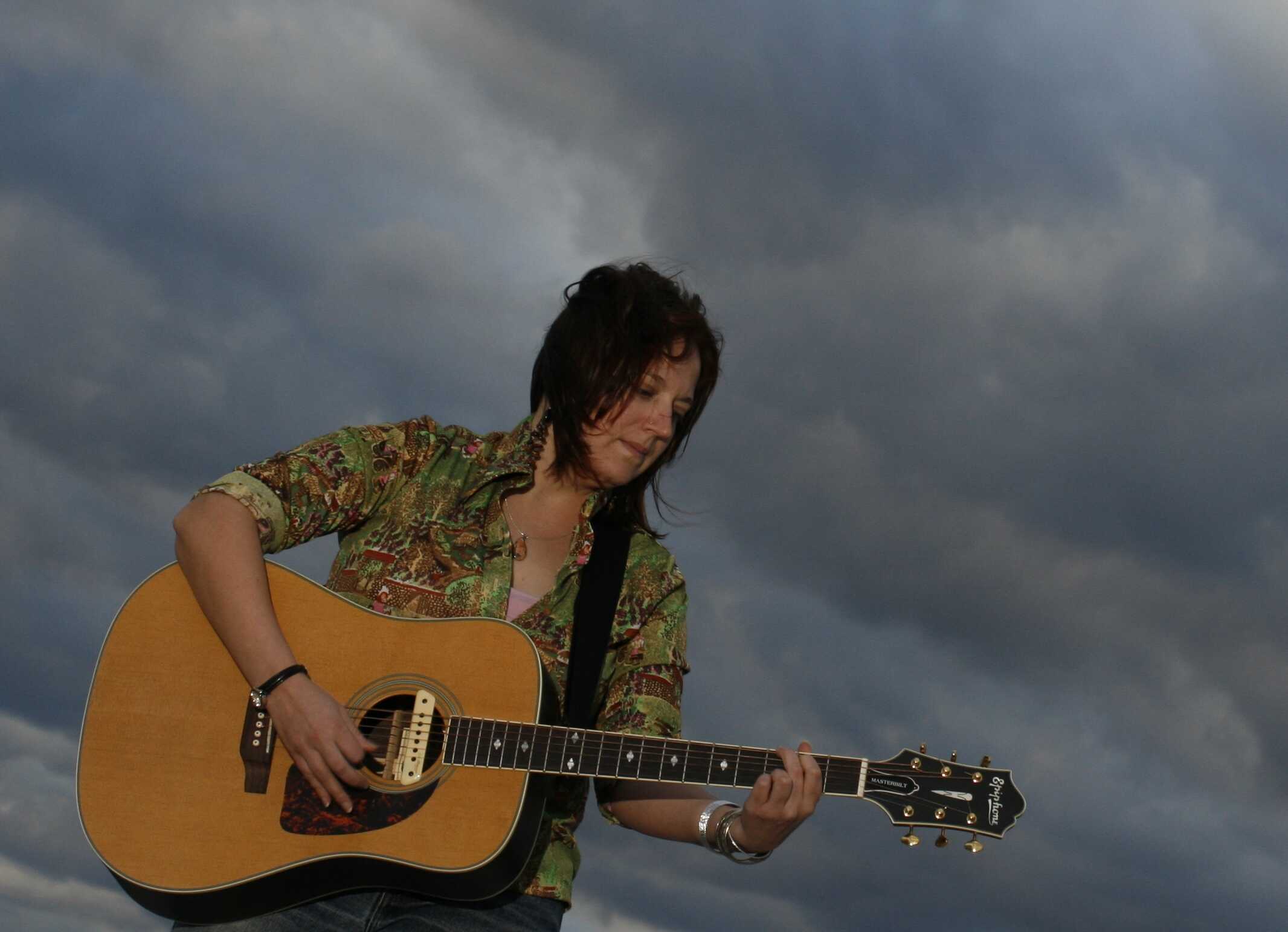 https://cdn.indiemusicreviews.net/images/nashville-up-and-comer-shanna-underwood.JPG