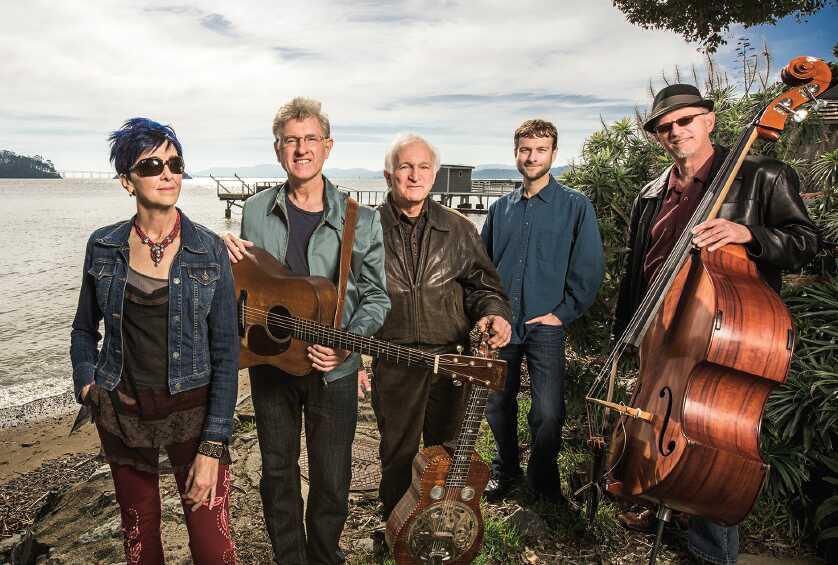 https://cdn.indiemusicreviews.net/images/nell-robinson-and-jim-nunally-band-baby-lets-take-the-long-way-home.png